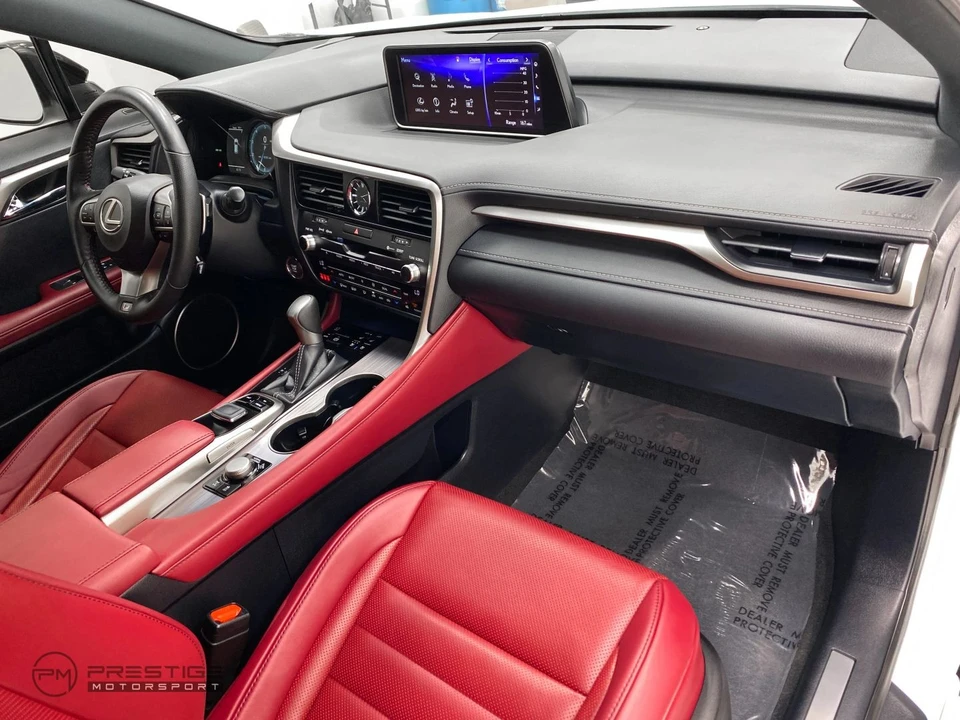 2019 Lexus RC - Image 15 of 31