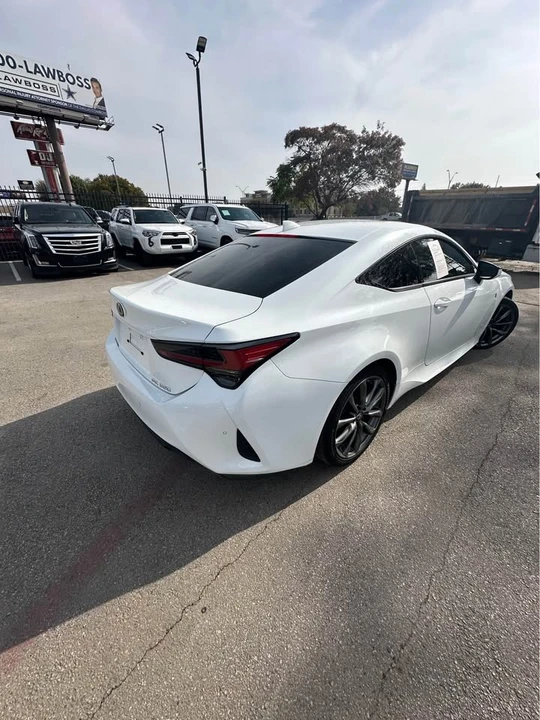 2019 Lexus RC - Image 4 of 10