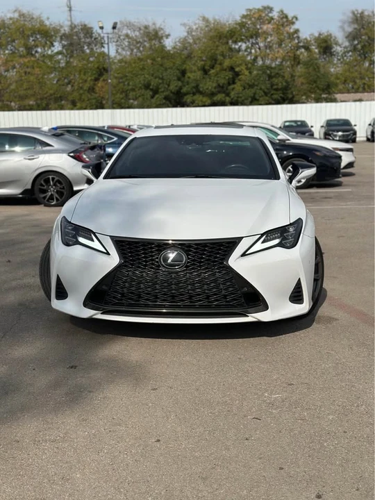 2019 Lexus RC - Image 2 of 10