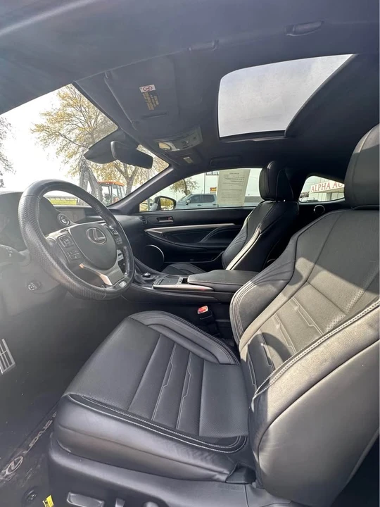 2019 Lexus RC - Image 5 of 10
