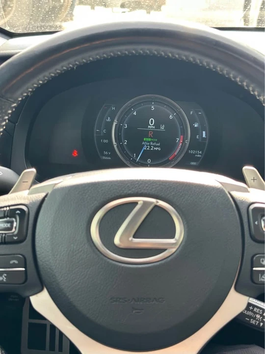 2019 Lexus RC - Image 7 of 10