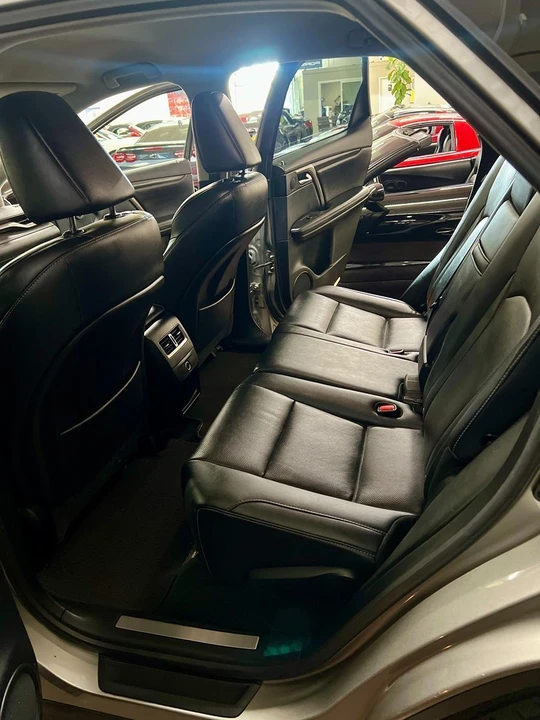 2019 Lexus RC - Image 18 of 21