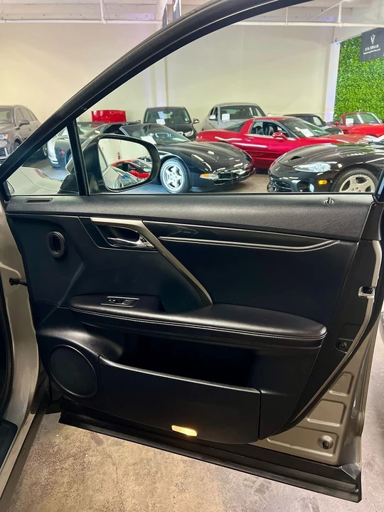 2019 Lexus RC - Image 19 of 21