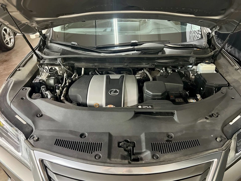 2019 Lexus RC - Image 2 of 12