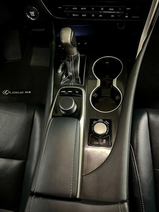 2019 Lexus RC - Image 15 of 21
