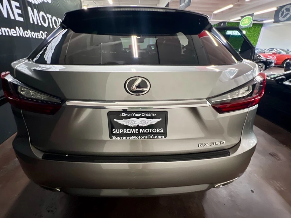 2019 Lexus RC - Image 10 of 12