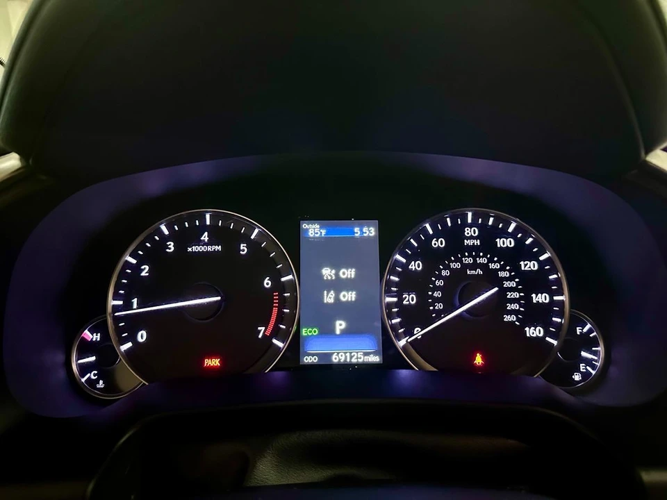 2019 Lexus RC - Image 14 of 21
