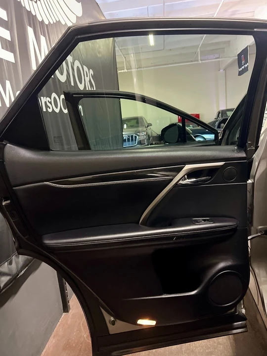 2019 Lexus RC - Image 17 of 21