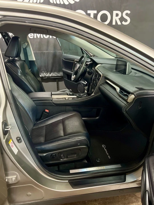 2019 Lexus RC - Image 20 of 21