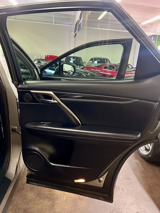 2019 Lexus RC - Image 21 of 21