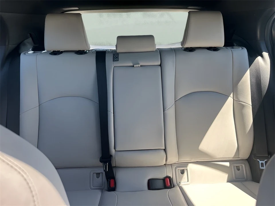 2019 Lexus - Image 12 of 12