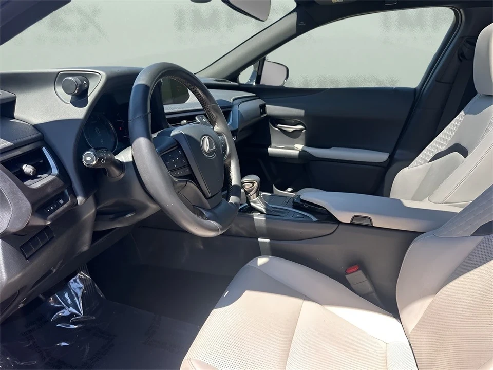 2019 Lexus - Image 9 of 12