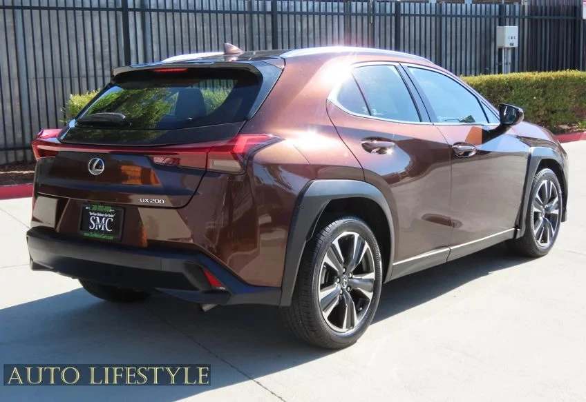 2019 Lexus - Image 10 of 31