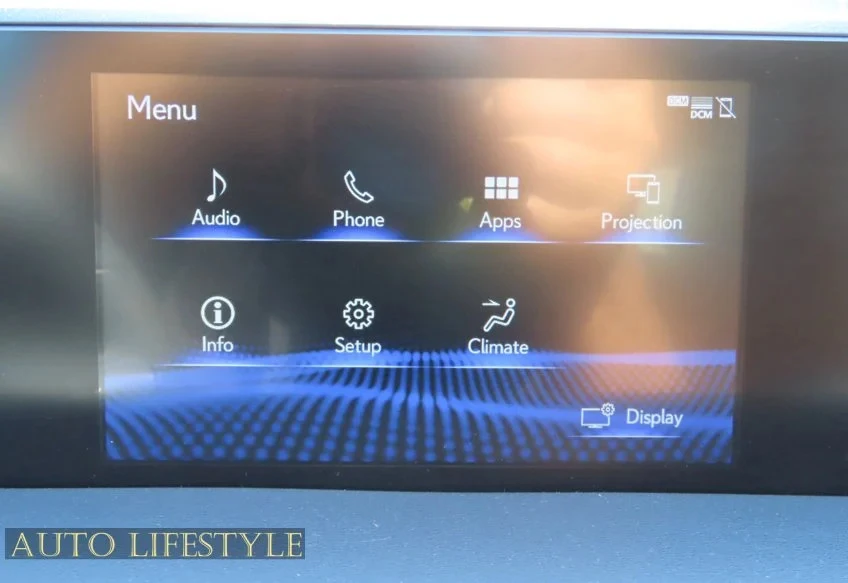 2019 Lexus - Image 18 of 31