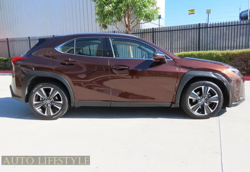 2019 Lexus - Image 5 of 31