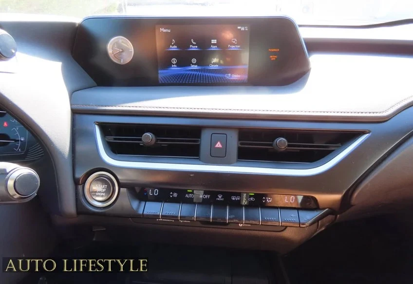 2019 Lexus - Image 20 of 31