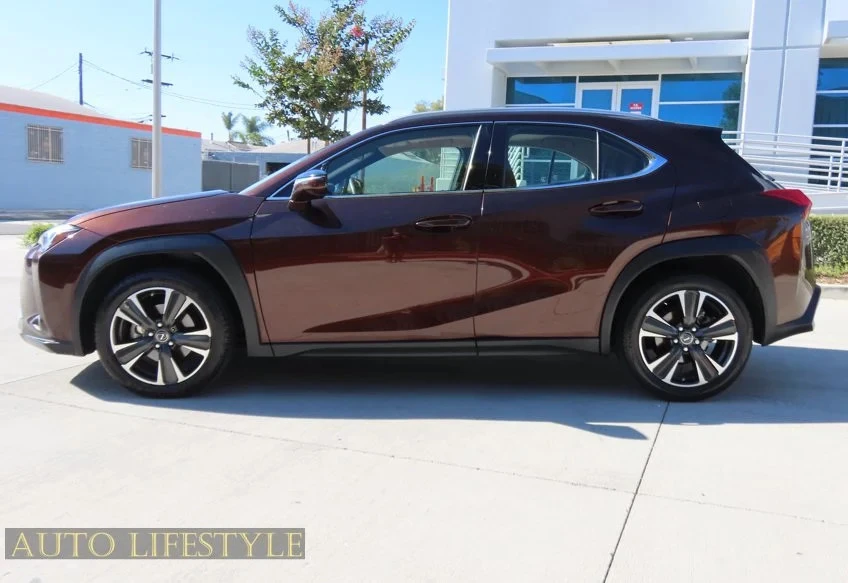 2019 Lexus - Image 6 of 31