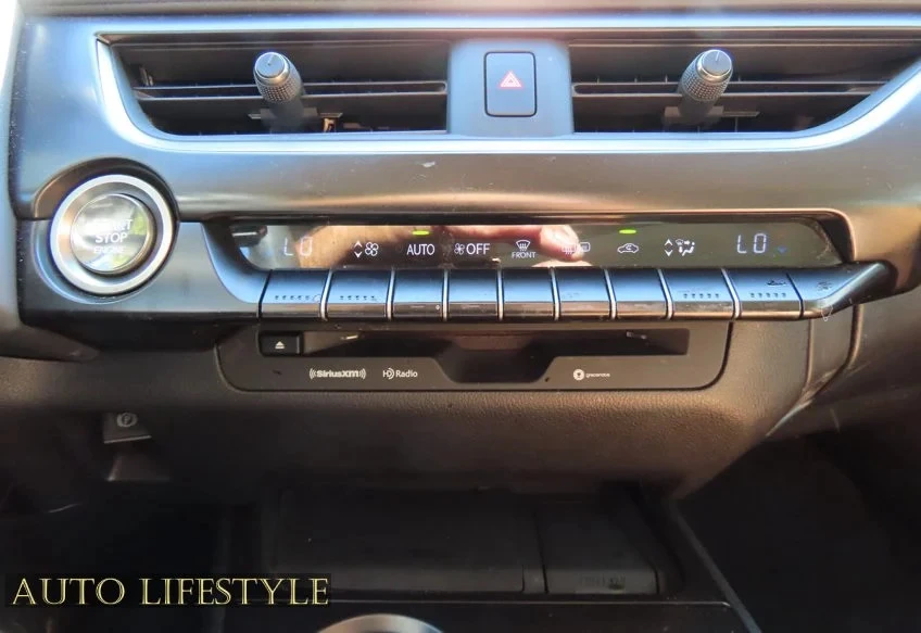 2019 Lexus - Image 19 of 31