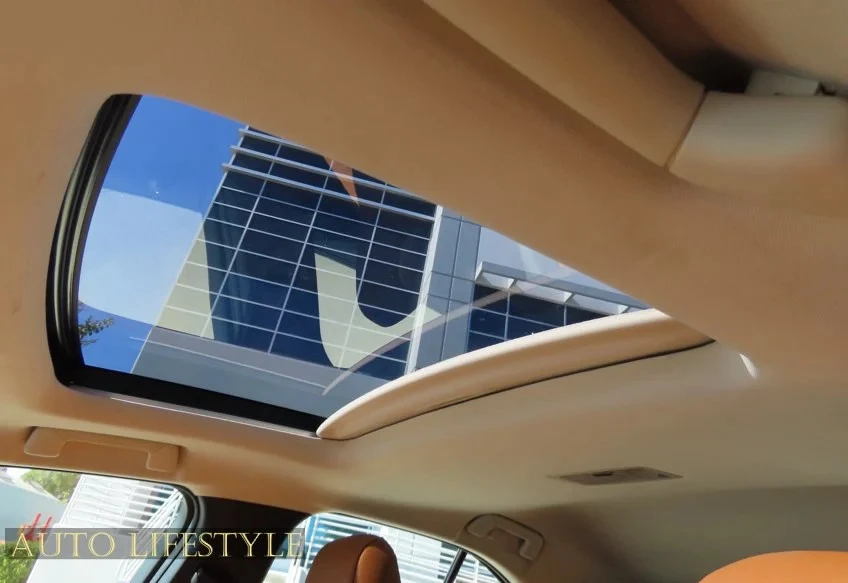 2019 Lexus - Image 29 of 31