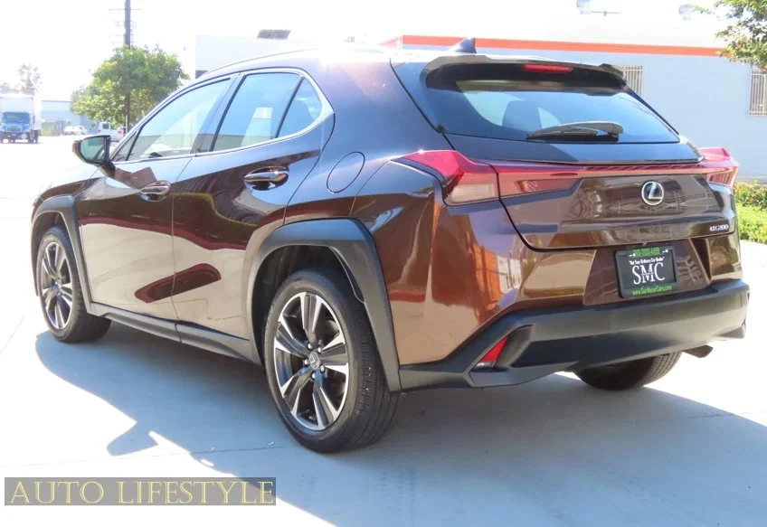 2019 Lexus - Image 7 of 31