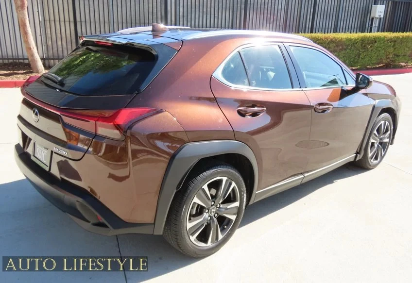 2019 Lexus - Image 9 of 31