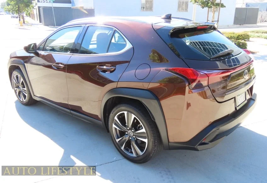 2019 Lexus - Image 8 of 31