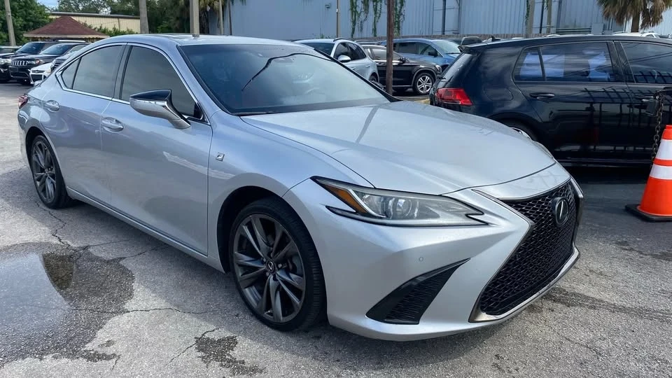 2019 Lexus ES 7th Gen - Image 3 of 18