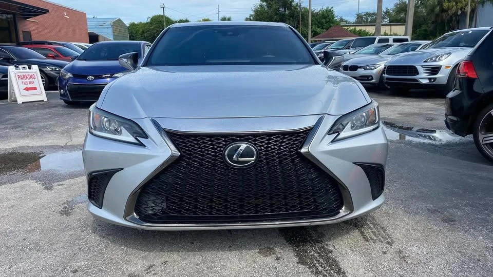 2019 Lexus ES 7th Gen - Image 2 of 18
