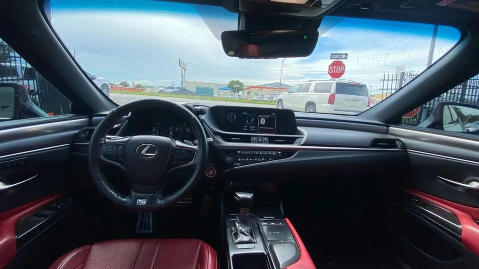 2019 Lexus ES 7th Gen - Image 12 of 18
