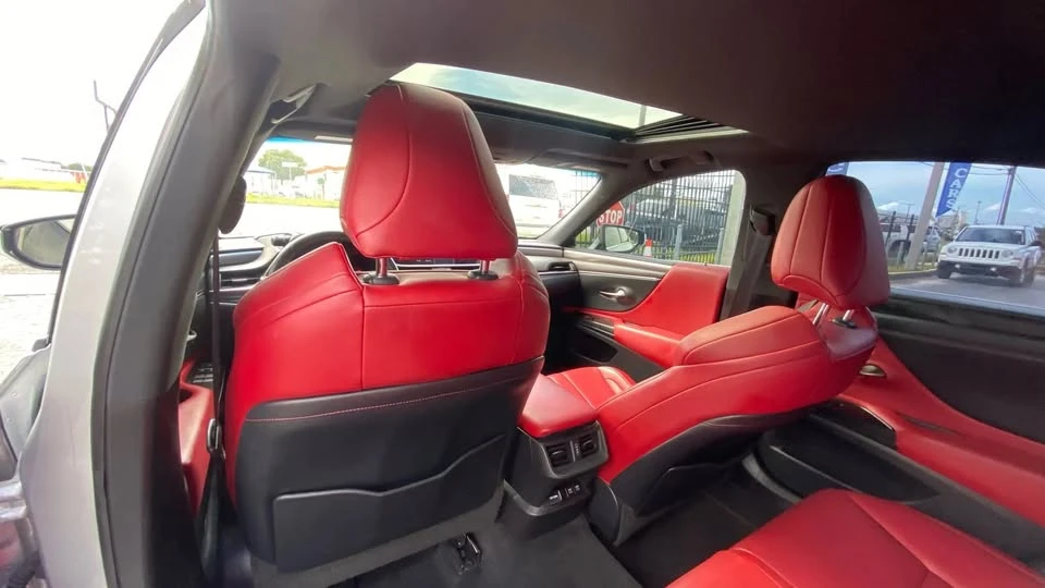 2019 Lexus ES 7th Gen - Image 16 of 18