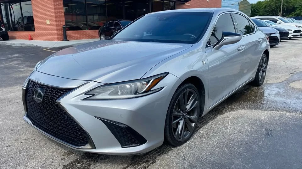 2019 Lexus ES 7th Gen - Image 4 of 18