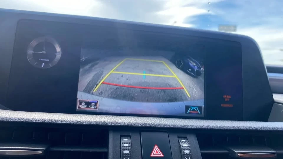 2019 Lexus ES 7th Gen - Image 10 of 18