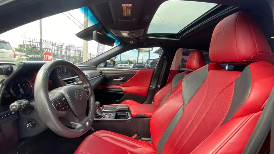 2019 Lexus ES 7th Gen - Image 14 of 18