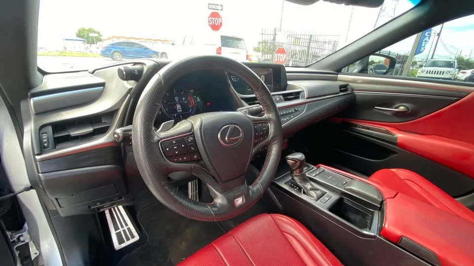 2019 Lexus ES 7th Gen - Image 11 of 18