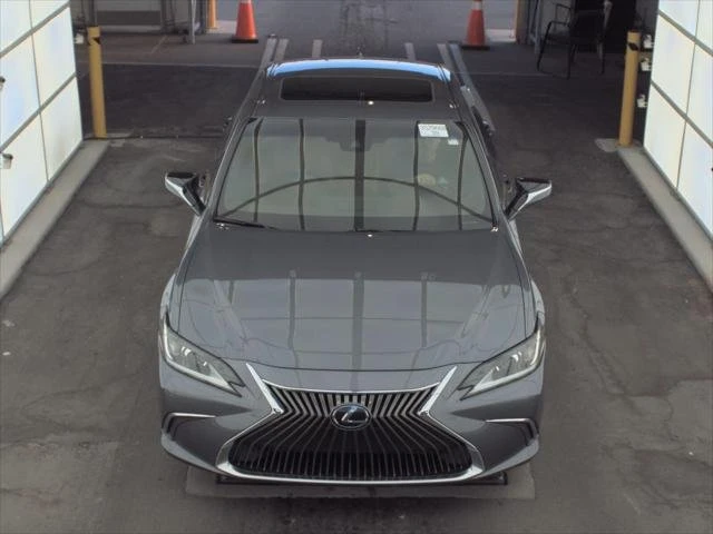 2019 Lexus ES 7th Gen - Image 2 of 20