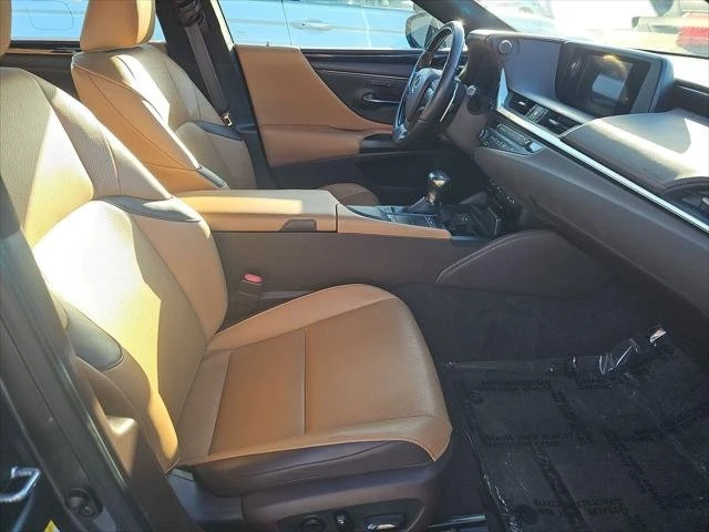 2019 Lexus ES 7th Gen - Image 10 of 20