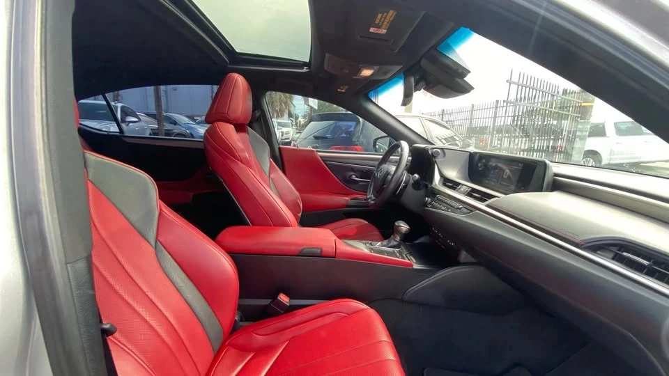 2019 Lexus ES 7th Gen - Image 15 of 18