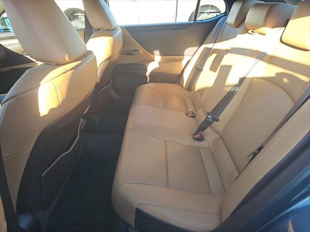 2019 Lexus ES 7th Gen - Image 16 of 20