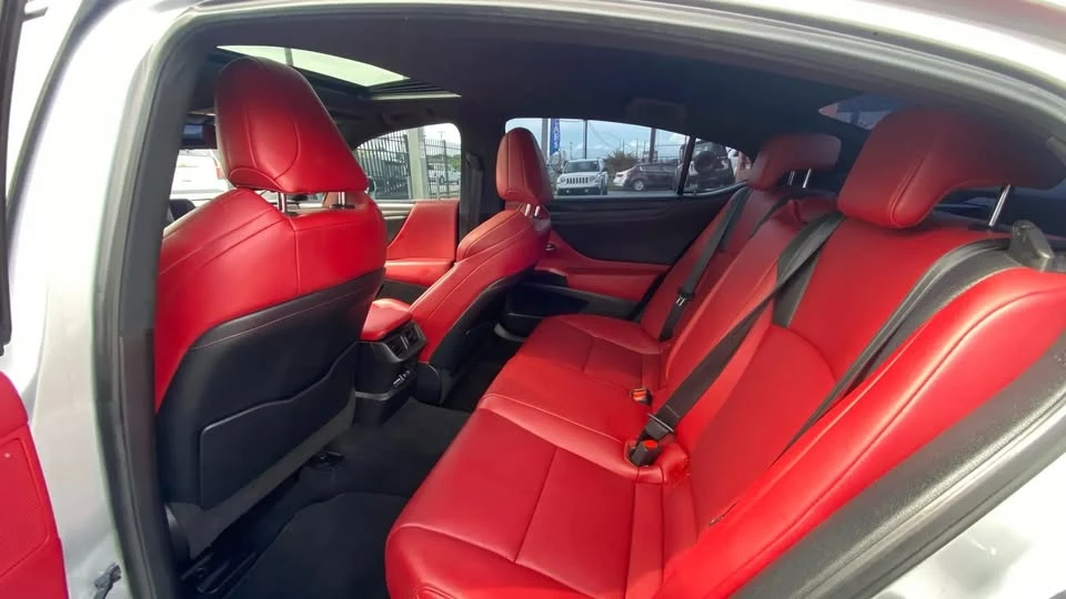 2019 Lexus ES 7th Gen - Image 17 of 18