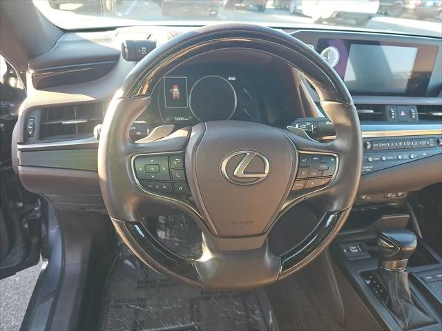 2019 Lexus ES 7th Gen - Image 12 of 20
