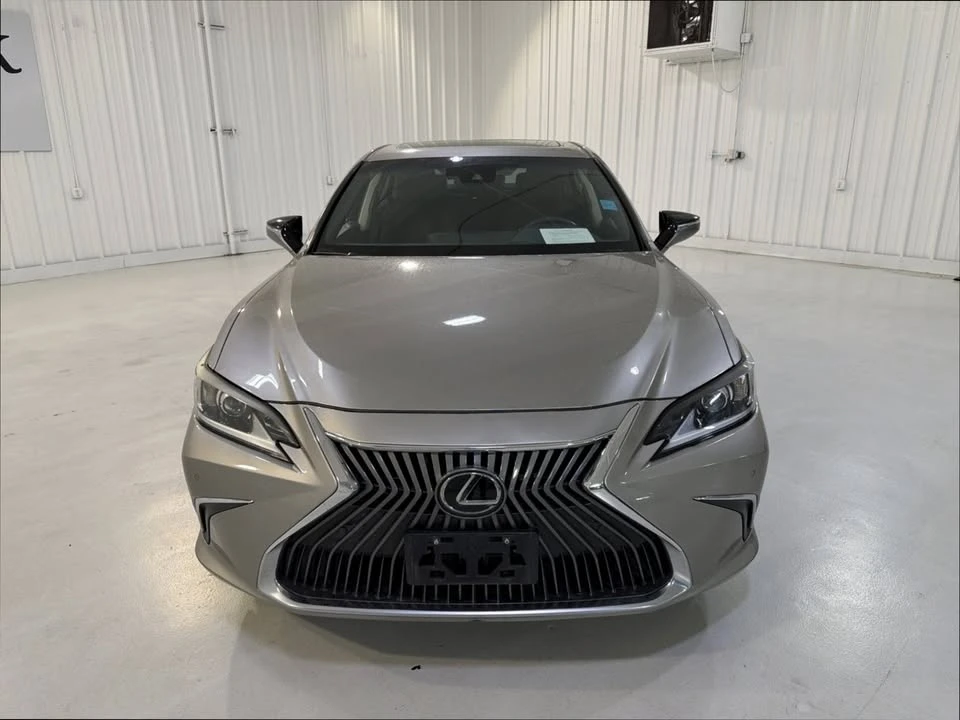 2019 Lexus ES 7th Gen - Image 7 of 19