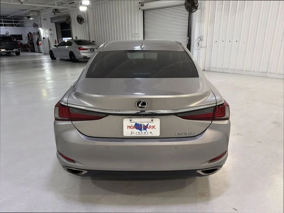 2019 Lexus ES 7th Gen - Image 4 of 19