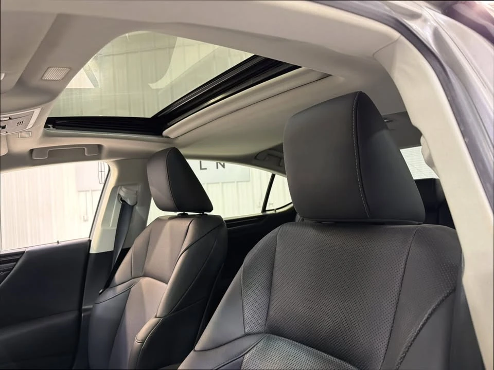 2019 Lexus ES 7th Gen - Image 9 of 19