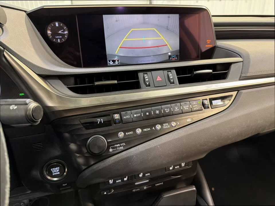 2019 Lexus ES 7th Gen - Image 17 of 19