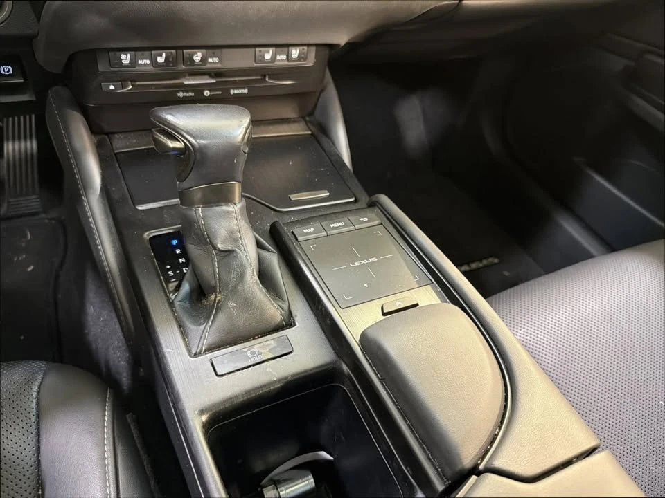2019 Lexus ES 7th Gen - Image 19 of 19