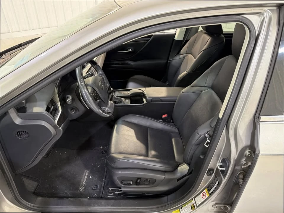2019 Lexus ES 7th Gen - Image 10 of 19