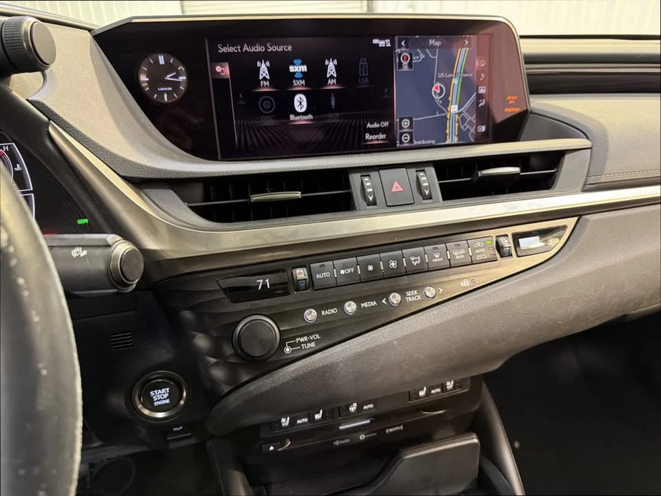 2019 Lexus ES 7th Gen - Image 16 of 19
