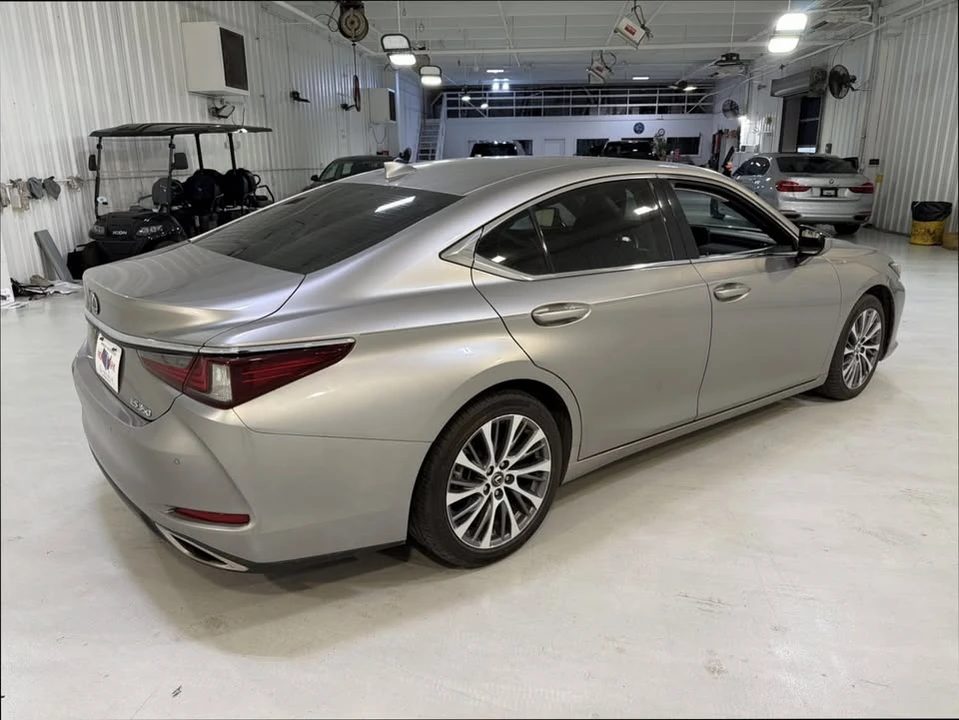 2019 Lexus ES 7th Gen - Image 5 of 19