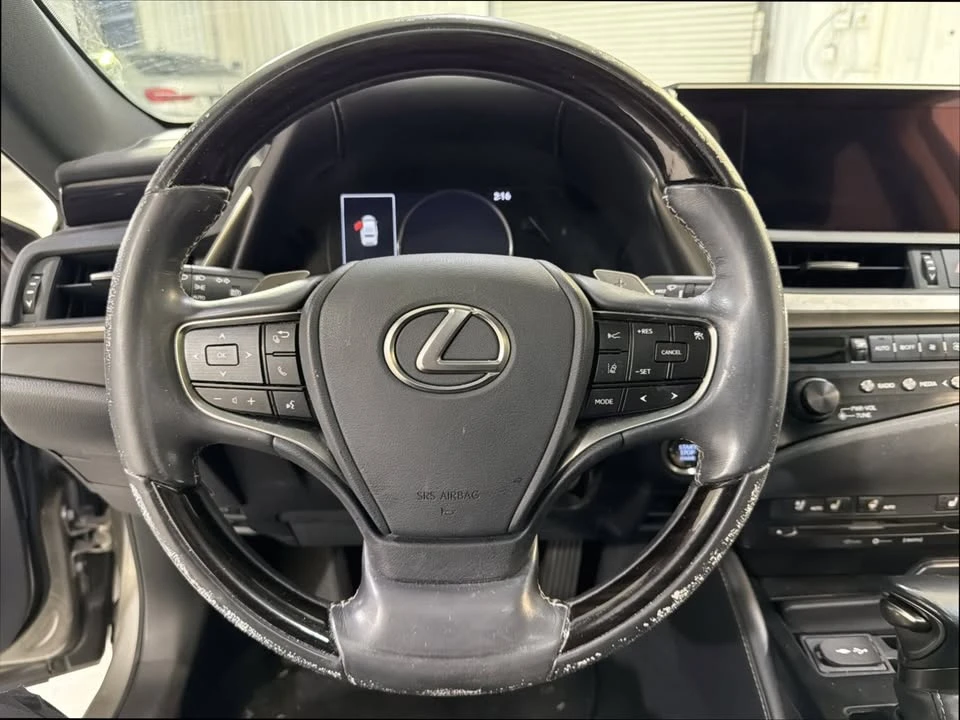 2019 Lexus ES 7th Gen - Image 14 of 19