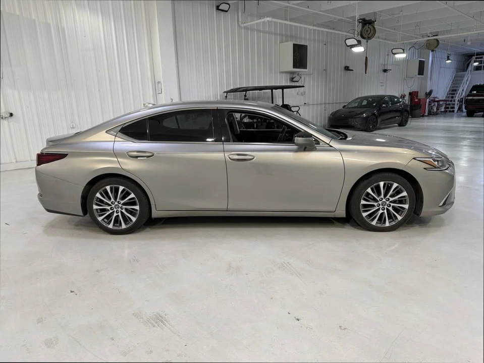 2019 Lexus ES 7th Gen - Image 6 of 19